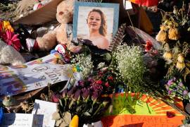 Un memorial en honor a Renee Good, una manifestante contra la detención de inmigrantes abatida por un agente del ICE, en Minneapolis, el 31 de enero del 2026.