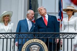 El presidente Trump con el rey Carlos III en un balcón de la Casa Blanca.