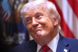 El presidente de Estados Unidos, Donald Trump, hace un gesto durante una reunión de su gobierno en la Casa Blanca, el 27 de mayo de 2026, en Washington.