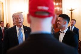 Donald Trump se dirige a los propietarios de pequeñas empresas. La Casa Blanca lo describió como una muestra del “extraordinario resurgimiento de las pequeñas empresas locales bajo su programa Estados Unidos Primero”.