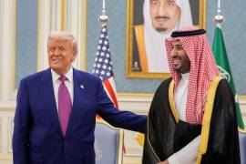 El presidente Donald Trump y el príncipe heredero saudí Mohammed bin Salman se reúnen en el Palacio Real de Riad, Arabia Saudita, el 13 de mayo de 2025.