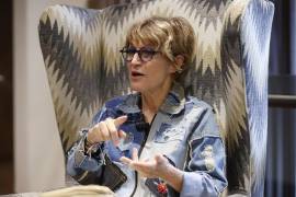 La secretaria general de Amnistía Internacional (AI), Agnès Callamard, hablando durante una entrevista con EFE en Bogotá (Colombia).