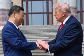 El presidente de China, Xi Jinping, estrecha la mano del presidente de Estados Unidos, Donald Trump, en el Gran Salón del Pueblo en Beijing, el 14 de mayo de 2026.