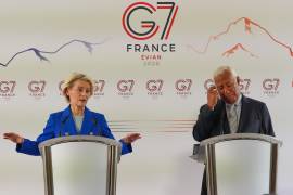 La presidenta de la Comisión Europea, Ursula von der Leyen, y el presidente del Consejo Europeo, Antonio Costa, participan en una conferencia de prensa en la cumbre del G7 en Evian-les-Bains, Francia.