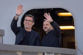 El primer ministro británico Andy Burnham (i) qcon el presidente ucraniano Volodymyr Zelenskyy en una base naval británica en Portsmouth, Inglaterra, el 27 de julio del 2026.