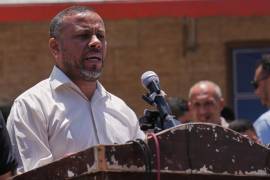 Ismail al-Thawabta, director del departamento de prensa del gobierno administrado por Hamás, en conferencia de prensa en el Hospital Al-Aqsa en Deir al-Balah, Franja de Gaza, el 6 de julio del 2026.