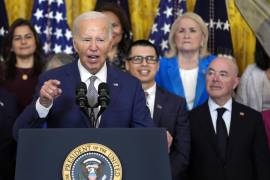 El presidente Joe Biden habla durante un evento con motivo del 12º aniversario del programa de Acción Diferida para los Llegados en la Infancia, en el Salón Este de la Casa Blanca.