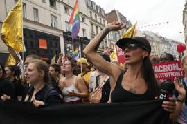 En París, los manifestantes se congregaron en la Plaza de la Bastilla | Foto: AP