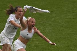 Gracias a un gol de Kelly en la prórroga, Inglaterra venció 2-1 a Alemania en la final del Campeonato Europeo
