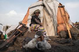 Sarah Bagheni, en el campo de refugiados de Bulengo, en Goma, República Democrática de Congo, sospecha que podría estar infectada de viruela símica.