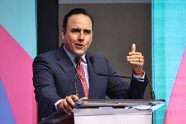 El gobernador Manolo Jiménez acudió este lunes al informe de gobierno de Tomás Gutiérrez, alcalde de Ramos Arizpe.