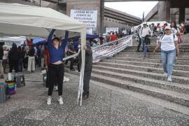 Paro de labores por parte de trabajadores del Poder Judicial en la sede del organismo ubicado en San Lázaro.