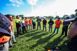 Autoridades de Nuevo León mantienen por tercer día consecutivo el envío de ayuda humanitaria a Pánuco, Veracruz, mediante un puente aéreo con helicópteros de Protección Civil y Fuerza Civil para apoyar a las comunidades afectadas por las inundaciones.