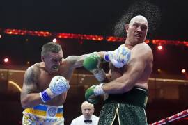 Fury y Usyk intercambian golpes en un enfrentamiento memorable que mantuvo a los fanáticos al borde de sus asientos.