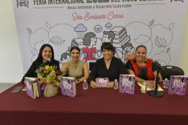 Presentación del libro No Estás Sola, de colectivo feminista, en la Sala Enriqueta Ochoa, en la FIL.