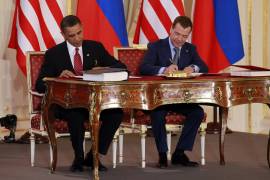 Los presidentes Barack Obama, de Estados Unidos, y Dmitry Medvedev, de Rusia, firmaron el tratado nuclear Nuevo START el 8 de abril de 2010.