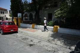 El Gobierno Municipal de Saltillo mantiene el mosaico chino tradicional durante la rehabilitación de banquetas del Centro Histórico.
