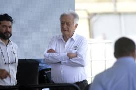 Manuel Bartlett formó parte del grupo que acompañó al presidente López Obrador a Pasta de Conchos.