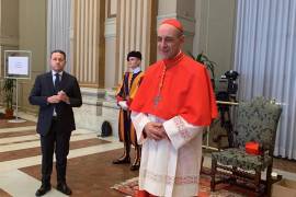 El prefecto del dicasterio para la Doctrina de la Fe, el cardenal argentino Víctor Manuel Fernández (d).