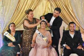 Sandra y José Ángel recibieron la corona entre aplausos y muestras de cariño de la comunidad.