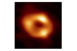 Esta imagen distribuida por el telescopio Event Horizon muestra un agujero negro en el centro de nuestra galaxia, la Ví­a Láctea. via AP)