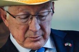 Ken Salazar, embajador de Estados Unidos en México, declaró explícitamente que la estrategia de “Abrazos No Balazos” no funcionó y es la gente que esta en la calle no vive con seguridad.