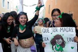 En Torreón, ha habido marchas con casi 4 mil 000 mujeres pidiendo respetar el derecho a decidir al respecto.