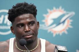 Videos y fotos donde el jugador de los Dolphins de Miami se encuentra sometido por policías, se hicieron virales el pasado domingo.