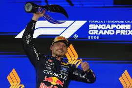 Max Verstappen conquistó su primera victoria en el Gran Premio de Singapur, completando un fin de semana perfecto para Red Bull en el circuito de Marina Bay.