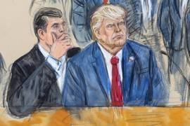 Este boceto de artista muestra al expresidente Donald Trump, a la derecha, consultando con el abogado defensor Todd Blanche, a la izquierda, durante su comparecencia en el Tribunal Federal de Washington.
