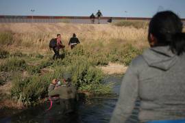 (IMAGEN ILUSTRATIVA) Migrantes han sido afectados por las altas temperaturas en la frontera entre Estados Unidos y México.