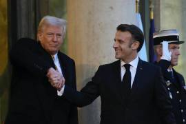 El presidente francés, Emmanuel Macron recibe al presidente electo Donald Trump en el Palacio del Elíseo. En medio Macron recibirá a 1,500 invitados para la celebración de la reapertura de la catedral de Notre Dame.