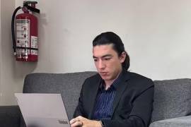 La historia de Mauricio de la Garza, joven universitario de Monterrey que presentó un examen de francés en pleno velorio de su padre, ha generado indignación en redes sociales.