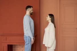 Los hombres son más altos que las mujeres, por un promedio de 13 centímetros.