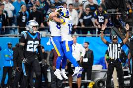 Matthew Stafford lideró la ofensiva de los Rams de Los Ángeles en el triunfo 34-31 ante los Panthers de Carolina, resultado que los convirtió en el primer invitado a la Ronda Divisional de la NFL.