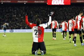 Santiago Giménez anotó un hat-trick en el duelo entre Feyenoord y Heracles en la Eredivisie, llevando su total a seis goles en la temporada.