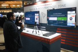 Fotografía de evento empresarial, en el que se destaca el mayor valor empresarial de la inteligencia artificial (IA) y las últimas innovaciones en tecnología de nube.