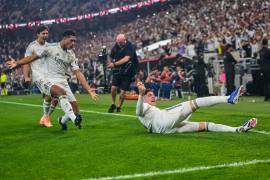 Federico Valverde celebra su gol, el primero del Real Madrid, en el triunfo 2-1 ante el Atlético de Madrid que selló el pase blanco a la final de la Supercopa de España.