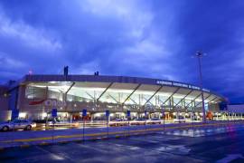 El aeropuerto de Monterrey es la terminal aérea más cercana a Saltillo, aún así es caro para llegar.