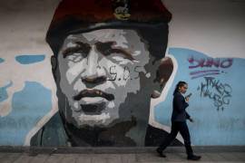 Vista de un mural en un edificio alusivo al fallecido presidente venezolano Hugo Chávez en Caracas, Venezuela.