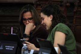 Diputadas presentan las iniciativas ante representantes de la sociedad civil.