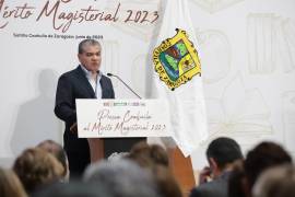 Durante la entrega de la Presea al Mérito Magisterial 2023, el Gobernador de Coahuila dijo que el esfuerzo de los maestros ha sentado las bases para convertir a la entidad en un centro de atracción para empresas y empleos de calidad.