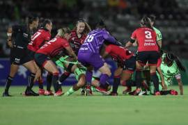 La pelea detuvo el encuentro en el Estadio Olímpico Benito Juárez por varios minutos.