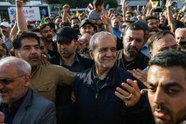 En un diario digital, Yousef Pezeshkian, hijo del presidente, ofrece a los lectores una mezcla de anécdotas personales y vistazos a lo que sucede tras bambalinas mientras los líderes iraníes son destituidos uno tras otro.