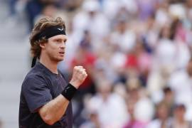 El campeón de Madrid, Andrey Rublev, comenzó con éxito su participación en Roland Garros 2024, avanzando a la segunda ronda tras vencer a Taro Daniel en cuatro sets.