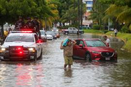 El monzón mexicano y la onda tropical 33 favorecerán lluvias fuertes a muy fuertes este sábado, mientras persistirán temperaturas de hasta 45 °C en el país.