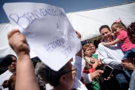 El alcalde Javier Díaz González y Luly López Naranjo, presidenta honoraria del DIF municipal, dieron inicio al programa “Colonias al 100” en el sector La Herradura.