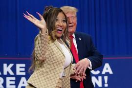 Apoyo. La intérprete de ‘Anaconda’ acompañó a Donald Trump en un acto político en Michigan, donde el mandatario respaldó al candidato republicano Mike Rogers.