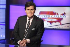 Tucker Carlson, presentador del programa Tucker Carlson Tonight posa para una foto en un estudio de Fox News Channel.