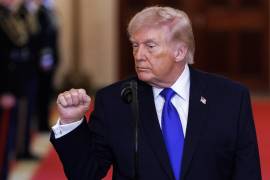 El presidente estadounidense, Donald Trump, gesticula durante su asistencia a la “Ceremonia de Conmemoración de las Familias Ángeles” en la Casa Blanca.